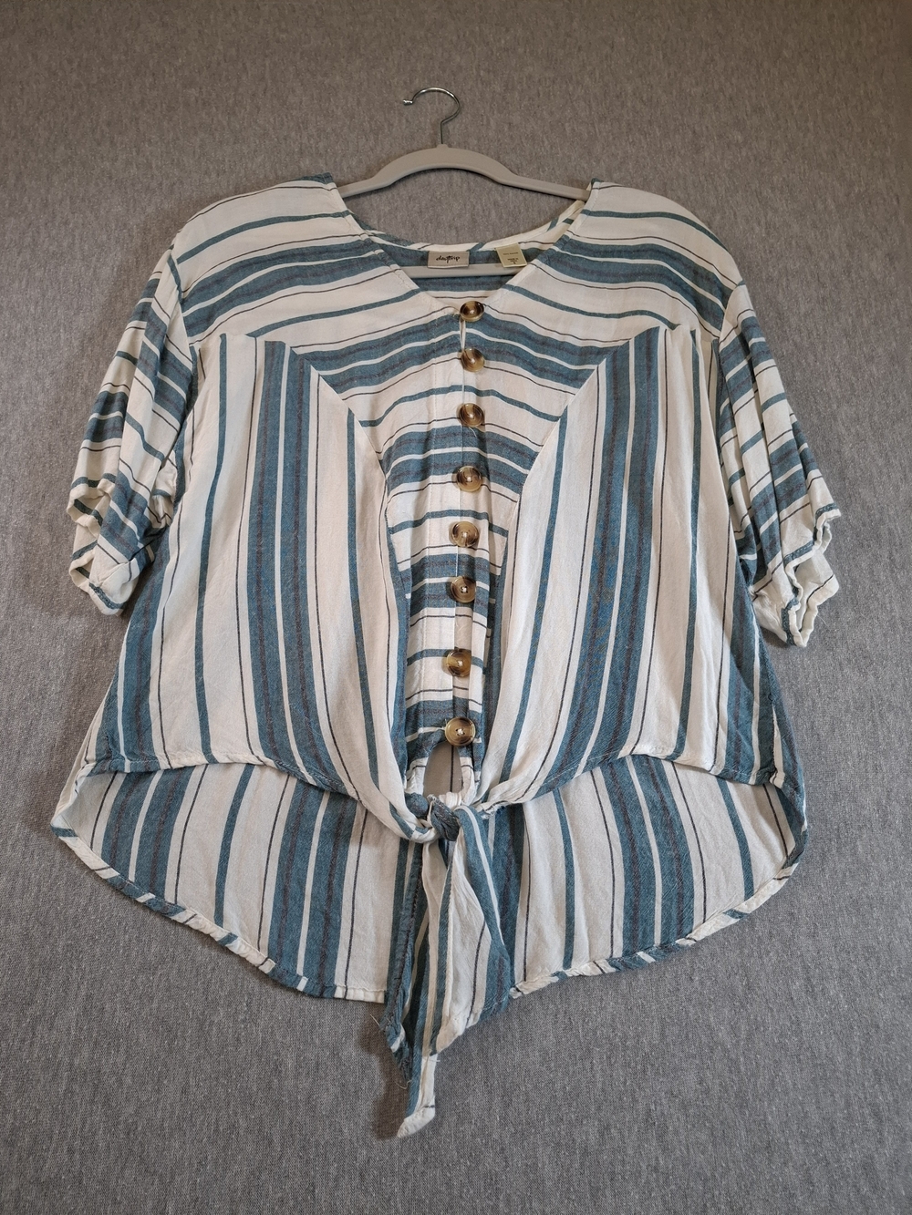 Daytrip Women Size S Blue & White Striped Tie-Front Button Top